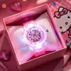 Atacado e dropshipping de baixo custo de relógios de plástico de quartzo, relógios luminosos do gato KT de desenho animado e relógios luminosos femininos para alunos do ensino fundamental e médio