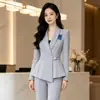 Conjunto de saia profissional de alta qualidade para primavera e outono para mulheres, estilo de deusa elegante, adequado para vestimenta de trabalho em recepção de hotel, salão de beleza e joalheria.