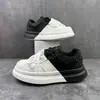 Sapatos Masculinos Europeus 2025 Primavera Novo Modelo Couro Solado Embossado Sapatos de Pai Ultra Macios Sola Grossa Tendência Popular Estilo Americano
