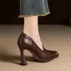 Zapatos de tacón alto estilo francés Chuyuji para personas menudas, con plataforma impermeable, tacón grueso, mocasines sin cordones y puntera metálica puntiaguda