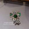 Anillo de gema de sangre roja de paloma oscura bañado en oro de 18 quilates con flor de flor y circonita verde pavo real intenso, collar con mariposa de diamantes.