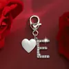 Llavero Colgante Letra Inglesa Incrustada de Diamantes Estilo Europeo y Americano, Llavero Colgante Creativo y Personalizado para Regalo del Día de San Valentín