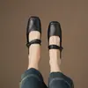 Sapatos femininos vazados estilo francês, novo modelo verão 2026, slip-ons versáteis de sola macia para combinar com saias, sapatos Mary Jane de couro
