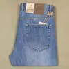 Calça Jeans Masculina Lavada e Desgastada Azul Claro Primavera/Verão, Cintura Média, Corte Reto, Levemente Justa, Fina, Elástica, Versátil, Longa