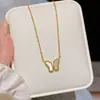 Collar de Acero de Titanio Mariposa de Moda Coreana y Japonesa, Cadena Sencilla y Elegante de Nicho para Clavícula con Colgante de Oro de 18K, Accesorio Popular en Línea