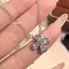 Colar com Pingente de Trevo de Quatro Folhas em Zircônia Diamantada Estilo Francês de Luxo Leve Conjunto de Brincos Florais Exquisitos de Moda Retrô de Alta Qualidade para Mulheres