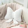 Almohada simple con lazo en blanco y negro para oficina, dormitorio, protección multifuncional para la cintura, cojín de respaldo de asiento de felpa