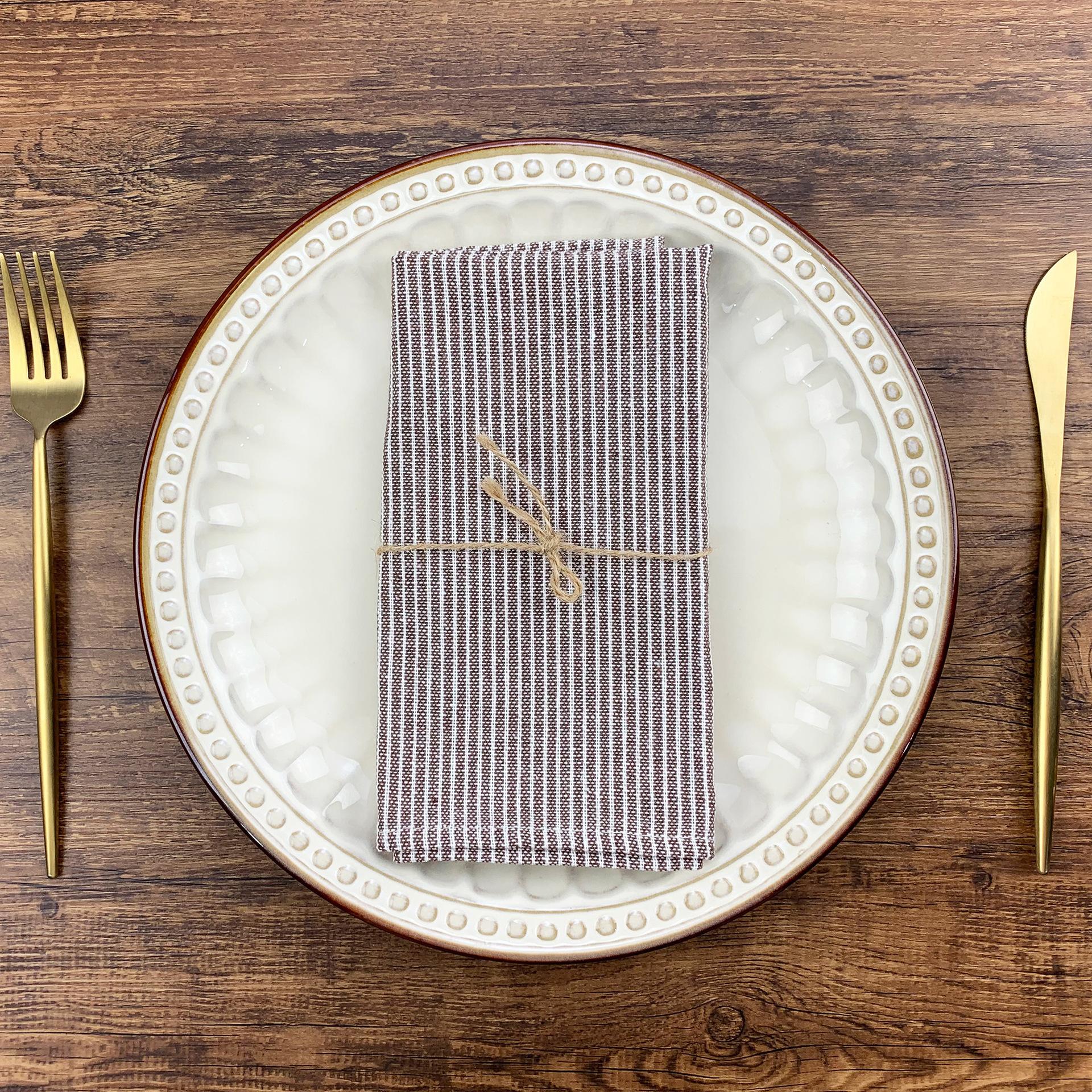 Display_Napkins_018_Brown.jpg
