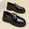 Zapatos de Cuero Estilo Retro Americano Tallas Grandes Transfronterizos Suela Gruesa Dedo Gordo Derby Aumentadores de Altura Zapatos de Trabajo Casuales Zapatos de Cuero Slip-on con Hebilla Metálica