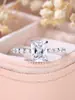 Anel Retangular de Diamante com Pedra Principal de Luxo Leve, Anel de Diamante Simples com Quatro Garras Estilo Europeu e Americano, Joias de Noivado Femininas