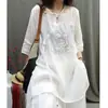 Blusas Casuais de Verão Soltas de Comprimento Médio para Mães de Meia-Idade, Novas Camisas de Algodão Bordadas Estilo Chinês para Mulheres