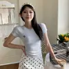 Camiseta de manga corta para mujer con estampado de cruz estilo chica picante americana, versátil para el verano, hombro normal, cuello redondo, ajuste ceñido 26027