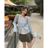 Camiseta de manga larga blom para mujer con diseño de dos piezas falso y detalles de botones, top básico nuevo para principios de otoño 2026