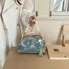 Nova Bolsa Bordada Estilo Chinês com Concha para Mulheres, Lançamento Primavera/Verão 2026 Versátil Bolsa Transversal com Corrente de Pérolas e Fecho