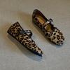 Versão em pele de ovelha ~ sapato Mary Jane feminino de camurça com estampa de leopardo, cabeça redonda retrô nicho, fivela de um caractere, boca baixa, sapato de camada única versátil, moda feminina