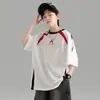 Conjunto de Verão com Manga Curta para Meninos 2026 Novo Estilo Roupas de Verão para Meninos Camiseta Fresca Bonita Conjunto de Duas Peças Meninos Crianças Grandes Roupas Infantis Venda por Atacado