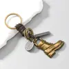 Pendente de carro de couro criativo feito à mão, acessório personalizado de luxo leve, chaveiro de metal simples retrô em formato de bota
