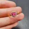 Anillo de Zafiro Rosa Natural Transfronterizo Accesorios para Mujer Nicho de Alta Gama Joyería de Plata 925 6*6 Joyería de Lujo Venta Directa de Fábrica