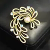 Broche Elegante com Pedra Incrustada Ondas de Água Elegante Simples e Versátil Acessórios de Pérola de Água Doce Natural Pétala para Mulheres