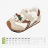 Zapatos Infantiles Snuffy 2026 Otoño Nuevo Estilo Bebé Lindo Dibujos Animados Guardería Zapatos de Interior Suela Suave Zapatos de Tabla