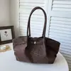 Bolso tote cruzado de gamuza para mujer, estilo casual europeo y americano, gran capacidad, transfronterizo, nuevo, vintage, con colgante, para el trabajo