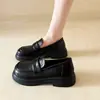 Mocassins de Salto Bloco Chunky com Sola Grossa Primavera/Outono 2026 Sapatos Individuais Retrô Estilo Novo Estilo Britânico Sapatos Pequenos de Couro Estilo Universitário