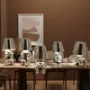 Pensador de Atmósfera Transfronteriza Hombrecito Dorado Hermanos Lámpara de Mesa Decorativa Recargable para Restaurante, Dormitorio, Cafetería de Alta Gama, Luz de Noche