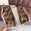 Pañuelo Cuadrado Pequeño de Algodón y Lino con Patrón de Espiga de Lunares Geométricos Pañuelo para la Cabeza Imitación Terciopelo Chal Protección Solar Bufanda para el Cuello Bufanda para Mujer