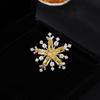 Broche de Floco de Neve Colorido com Zircônia Inlaid de Luxo Leve Acessórios de Terno Versáteis Personalizados Broche Antiderrapante para Cardigan Feminino