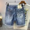 Marca da Moda Popular na Internet Shorts Jeans Masculinos Verão Fino Calças Cinco Pontos Masculinas Rasgadas Bordadas Personalidade Selo Casual Calças de Montaria
