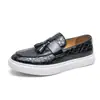 Sapatos de calçar novos e de tamanho grande com franjas 2024 de fronteira, moda europeia e americana, mocassins formais e casuais, sapatos masculinos, tamanho 46