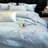 Conjunto de cama de luxo de quatro peças, feito de algodão puro de fibra longa com detalhes bordados, incluindo lençol de cima e lençol com elástico