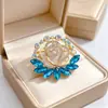 Broche de Aleación con Pedrería de Diamantes de Imitación en Forma de Rosa Hueca para Trajes Abrigos Vestidos Banquetes Accesorios de Corsage de Lujo Ligero