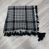 Cachecol Xadrez com Franjas Quente e Vendido em Larga Escala no Exterior, com Toque de Luxo, Lenço Decorativo para Proteção Solar, Roupa Tradicional Clássica, Atacado para Comércio Exterior para Homens