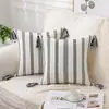 Al por mayor Cojín Decorativo Geométrico Rayado Negro y Blanco Nórdico con Borlas para Alojamiento Rural, Hotel, Hogar, Mesita de Noche, Funda de Cojín