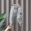 Calças de Moletom Forradas para Meninos Outono e Inverno 2026 Novo Estilo Calças de Moletom Integradas com Forro de Lã para Crianças Estilo Urbano da Moda Roupas de Inverno para Bebês Vestuário Infantil