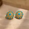 Brincos de Flores Esculpidas em Turquesa Azul Hueco Estilo Francês, Galvanizados com Ouro Real 18K, Design de Nicho, Brincos Modernos, Delicados e Elegantes