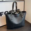 Bolso tote de gran capacidad para mujer, adecuado para otoño e invierno, para ir al trabajo y uso casual, con una sensación de calidad, nuevo bolso de hombro versátil y simple para la clase 2026