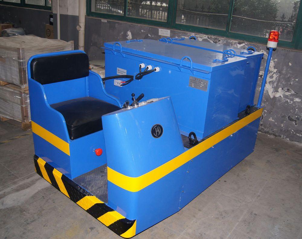 座驾式蓄电池轨道牵引车1