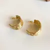 Brincos largos texturizados em forma de C europeus e americanos, luxo leve com um toque de alta qualidade, brincos versáteis, moda de nicho com design requintado
