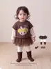Conjunto de otoño falso de dos piezas para niña, sudadera de dibujos animados dulce y genial con pantalones vaqueros de malla, conjunto de ropa infantil de dos piezas