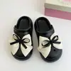 Pantuflas de Lunares con Lazo Estilo Coreano para Mujer Verano Uso Exterior 2026 Nuevas Sandalias Súper Calientes Versátiles Sandalias de Punta Cerrada con Suela Gruesa