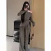 Otoño 2025 Nuevo Traje de Moda Elegante Normcore para Mujer Top Asimétrico de Manga Larga con Hombro Inclinado Pantalones de Pierna Ancha Conjunto de Dos Piezas