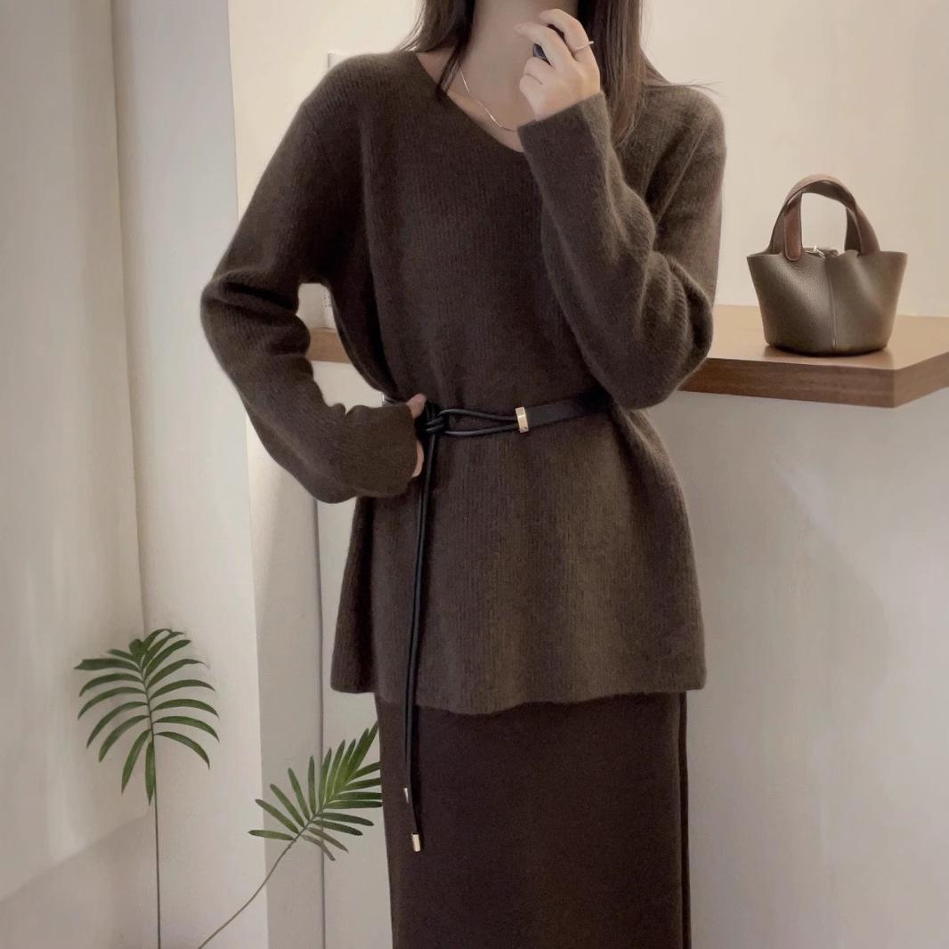 复制_v领中长款纯色羊毛衫女遮屁股秋冬季欧货高.jpg