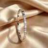 Pulsera con Incrustaciones de Pedrería Hexagonal de Panal, Lujo Ligero, Versátil, Acero de Titanio, Resistente al Desgaste, Pulsera de Muñeca de Nicho de Gama Alta, Joyería de Mano para Viajes Diario para Mujeres