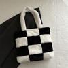 Bolsas de Felpa Nicho Transfronterizo de Comercio Exterior Bolsas de Mujer 2025 Bolsas Nuevas Moda Gran Capacidad Felpa Bolso Tote de Mano