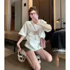 Camiseta Branca Estilo Chinês Manga Curta Feminina Verão 2026 Novo Estilo Quente Senso de Design Camiseta Solta Tamanho Plus Meia Manga Top