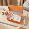 Conjunto de presente de caixa para o Dia dos Namorados com novo relógio feminino mais vendido no exterior, relógio de pulso da moda, pulseira, colar, anel, conjunto de brincos