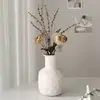 Vaso de Cerâmica de Luxo Leve Nórdico Arranjo de Flores Ornamento com um Toque de Alto Padrão, Recipiente para Flores de Decoração de Casa de Nicho Ornamento de Cerâmica