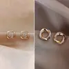 Brincos de Argola Cruzados de Trevo de Quatro Folhas com Pedras Brilhantes Joias de Prata Femininas Novo Design de Nicho 2025 Brincos de Luxo Acessível Brincos